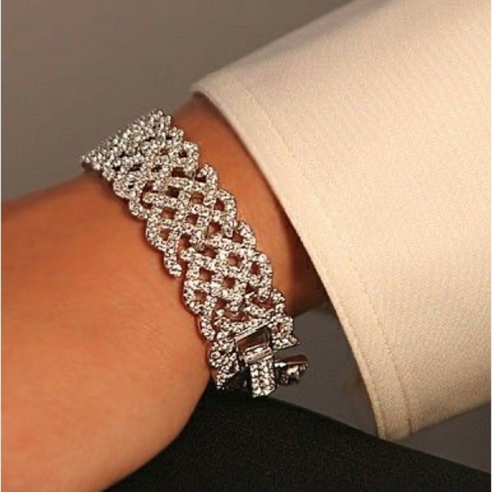 💕😍NWT SWAROVSKI CRYSTAL BRACELET😍💕